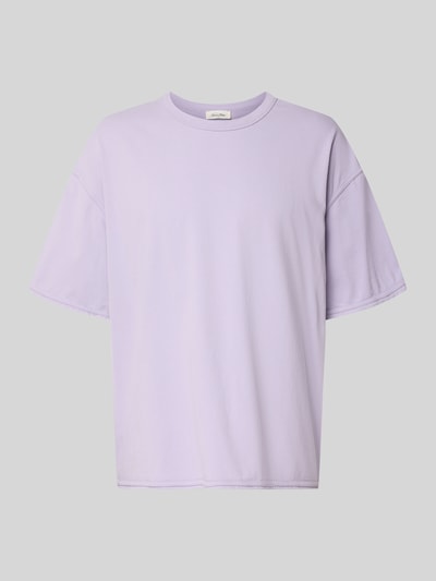 Produktfoto, T-Shirt mit überschnittenen Schultern Modell 'FAZY' von American Vintage aus reiner Baumwolle in Flieder, lockerer Schnitt, Rundhalsausschnitt, glatte Textur, Rückenlänge bei Größe M/L 70 cm.