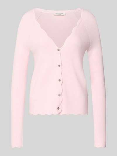 Produktfoto, Strickcardigan aus Viskose-Mix von Christian Berg Woman in zartem Rosa, taillierter Schnitt, Rüschen, Knopfleiste, V-Ausschnitt