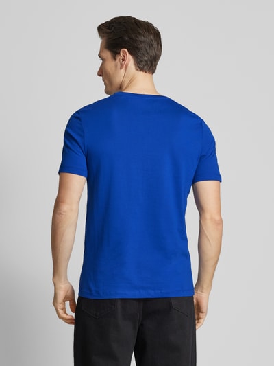 s.Oliver RED LABEL Regular Fit T-Shirt aus reiner Baumwolle mit Statement-Label-Print Royal 5