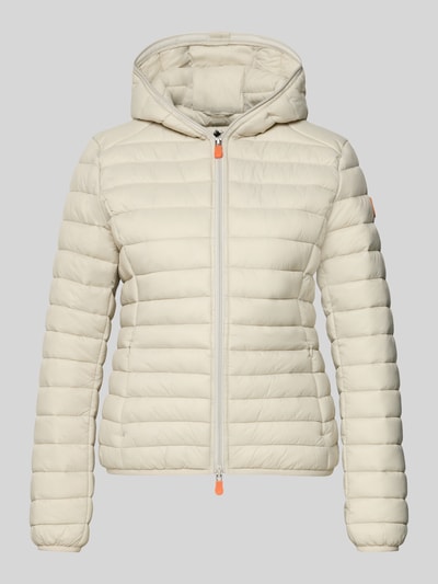 Produktfoto, cremefarbene Steppjacke mit Kapuze Modell 'DAISY' von SAVE THE DUCK, körpernah geschnitten, durchgehender Reißverschluss, glatte Textur