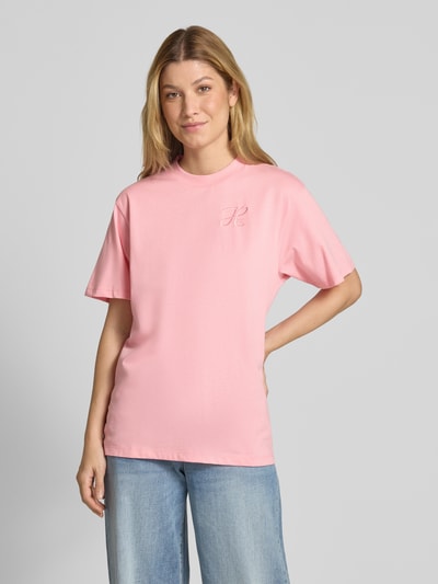 HUGO T-shirt o kroju relaxed fit z wyhaftowanym logo i okrągłym dekoltem Różowy 4