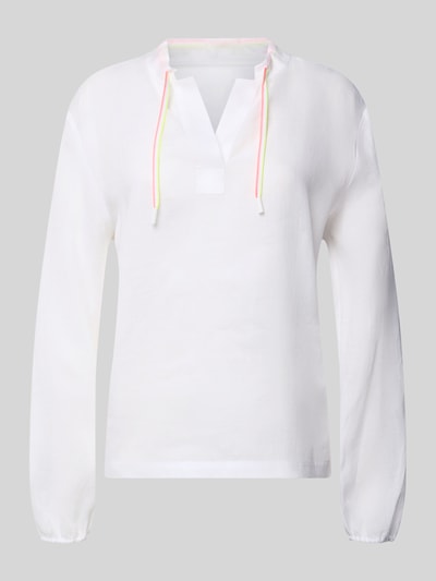 Produktfoto, Regular Fit Bluse mit V-Ausschnitt und Tunnelzug von Marc Cain aus reiner Baumwolle in Weiß, lange Ärmel, strukturierte Oberfläche
