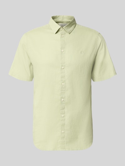 Produktfoto, hellgrünes Slim Fit Freizeithemd aus Leinen-Baumwoll-Mix Modell 'AKSEL' von Casual Friday mit Kentkragen, Label-Stitching, Knopfleiste, glatte Textur, Herren, Rückenlänge 78 cm, Schulterbreite 45 cm, Ärmellänge 27 cm, Kontext Hemd-Look für Casual-Styles