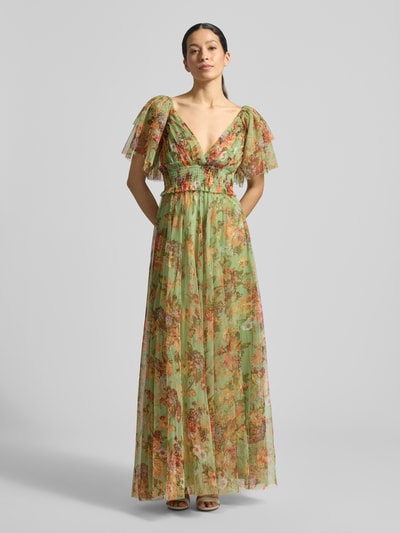 Frauenmodel trägt Abendkleid aus Tüll mit V-Ausschnitt von Lace & Beads, taillierter Schnitt, Maxikleid mit Blumenmuster, Ganzkörperansicht von vorne. Rückenlänge bei Größe S: 120 cm, Brustweite: 132 cm, Taillenband.