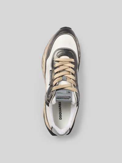 Produktfoto, Sneaker mit Schnürverschluss von Dsquared2, beige und schwarze Farbakzente, strukturierte Sohle, abgerundete Spitze, Größe 44