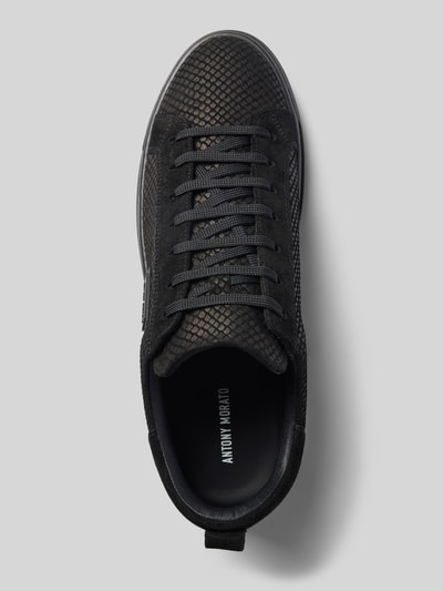 Produktfoto, Sneaker aus echtem Leder mit Strukturmuster von Antony Morato in Schwarz mit Logo-Detail, abgerundete Passform, strukturierte Oberfläche