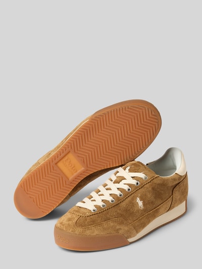 Produktfoto, Sneaker aus echtem Rindsleder von Polo Ralph Lauren, braunes Wildleder mit weißer Sohle und Rauleder-Struktur, Damen
