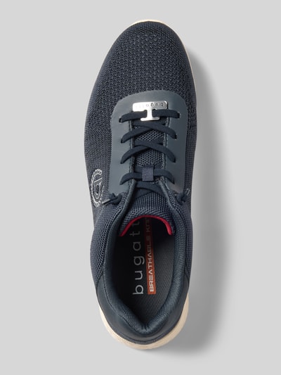 Produktfoto, Sneaker mit Logo Modell 'Victory' von bugatti, dunkelblau, abgerundete Spitze, Schnürung, Struktur-Mesh, Absatzhöhe 3 cm, Schafthöhe 8 cm, Szerokość w rozmiarze 44: 10 cm