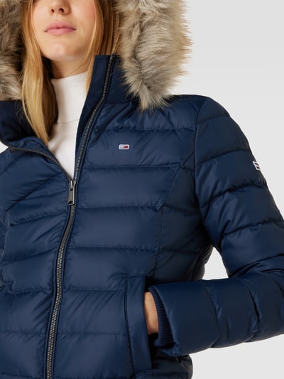 Tommy Jeans Steppjacke mit Brand-Stitching Modell 'BASIC HOODED DOWN JACKET' Dunkelblau 3