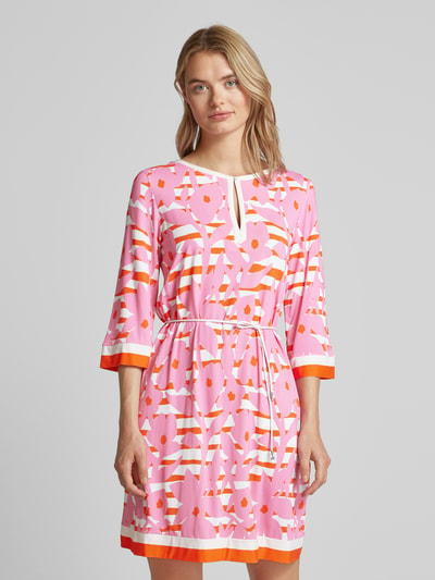 Marc Cain Knielanges Kleid mit Allover-Muster Pink 4