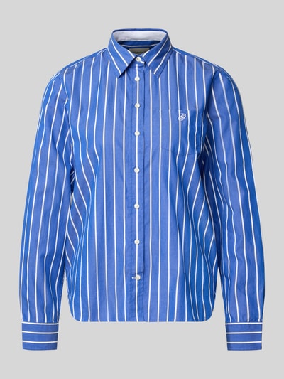Produktfoto, Regular Fit Bluse mit Brusttasche und Label-Stitching von Gant, blauer Stoff mit weißen Streifen, reine Baumwolle, Kołnierzyk koszulowy, Brustasza z wyhaftowanym logo, długość tyłu w rozmiarze 36: 65 cm, długość rękawów: 61 cm