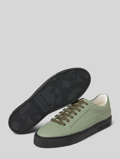 Produktfoto, Sneaker mit Strukturmuster Modell 'Essence' von Hide&Jack in Grün mit abgerundeter Form, Schnürverschluss, strukturierte schwarze Sohle, Label-Details, Prägung, Absatzhöhe 3 cm, Schafthöhe 7 cm, Schaftweite 10 cm, Herren Sneaker