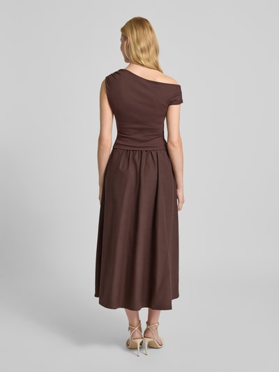 Forever New Cocktailjurk met plooien Chocoladebruin - 5