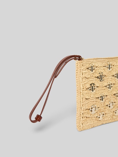 Produktfoto, Kartenetui in Flecht-Optik von Rabanne mit Zierbesatz in metallic, Anhänger mit Schlaufe, Label-Detail, beige-braun, 26x18x2 cm.