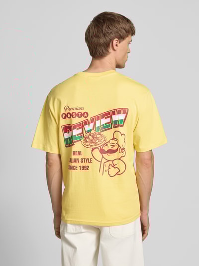 REVIEW T-Shirt mit Label-Print Pastellgelb 5