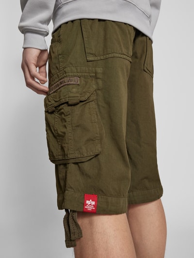 Alpha Industries Regular Fit Cargoshorts mit Tunnelzügen Modell 'JET SHORT' Oliv 3