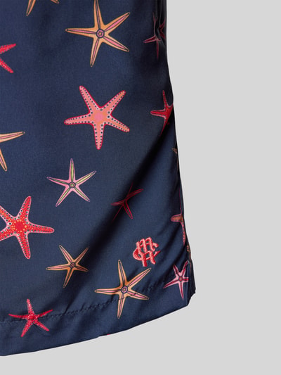 MCNEAL Regular Fit Badeshorts mit Allover-Motiv-Print Marine 2