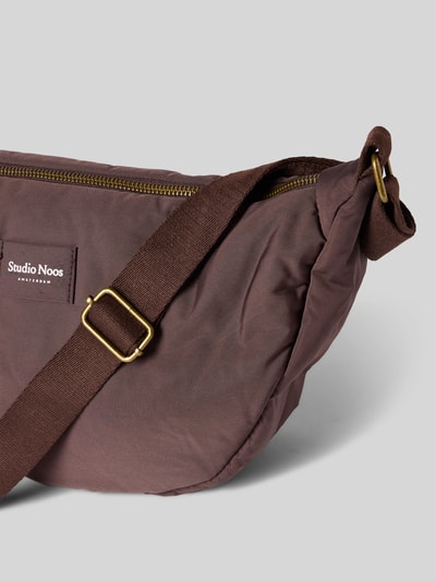 STUDIO NOOS Crossbody Bag mit Label-Detail Dunkelbraun 3