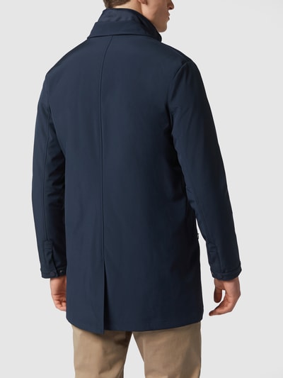 Matinique Krótki płaszcz z plisą w kontrastowym kolorze model ‘Philman’ Granatowy 5