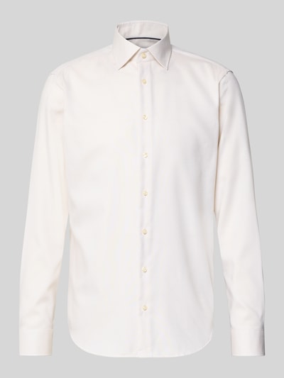 Produktfoto, Regular Fit Business Hemd aus Baumwolle mit Kentkragen von Christian Berg Men in Creme, glatte Textur, Knopfleiste, lange Ärmel
