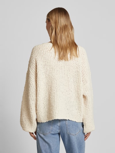 Vero Moda Oversized Strickpullover mit V-Ausschnitt Modell 'JULIETTE' Offwhite 5