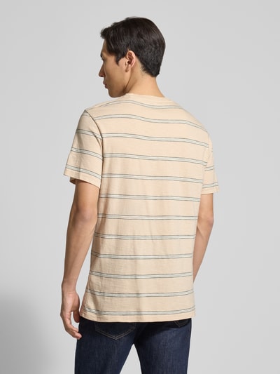 GUESS T-Shirt mit Rundhalsausschnitt und Label-Patch Beige 5