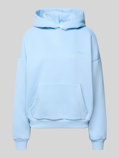 Produktfoto, Hoodie mit Logo-Print und Känguru-Tasche von REVIEW in Hellblau, aus Baumwoll-Mix, Loose-Fit, mit Kapuze, Überschnittene Schultern