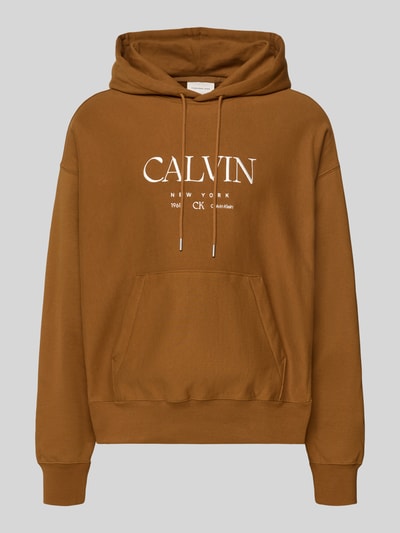 Produktfoto, Hoodie met labelprint en kangoeroezak van CK Calvin Klein, mix van katoen en elastaan, relaxed fit, bruine kleur, vooraanzicht.