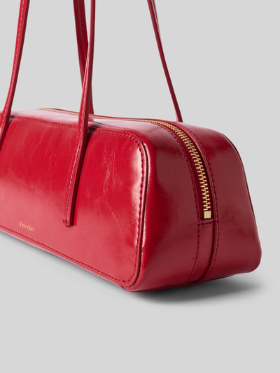 Produktfoto, Henkeltasche mit Label-Prägung Modell 'FOIL LOGO GLOSSY BAULETTO' von CK Calvin Klein in glänzendem Rot, Damen Henkeltasche von CK Calvin Klein