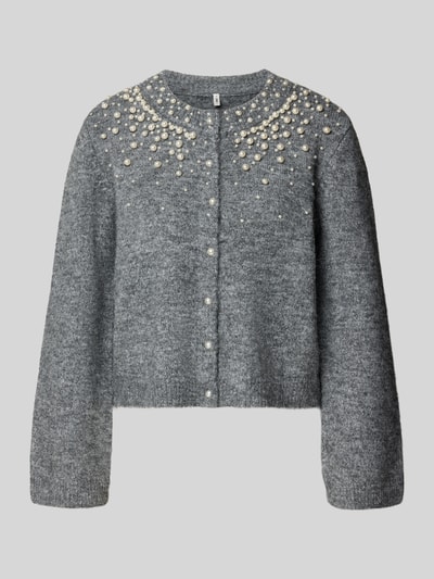 Produktfoto, graue Regular Fit Strickjacke mit Woll-Anteil Modell 'MIGGIE' von ONLY, verziert mit Perlen, Damen Strickjacke.
