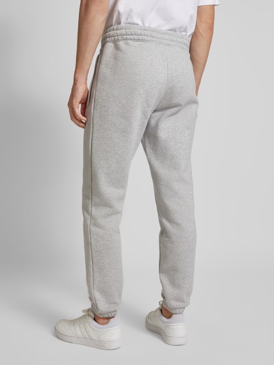 adidas Originals Tapered fit sweatpants met labelstitching Lichtgrijs gemêleerd - 5