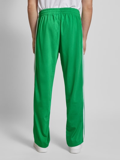 adidas Originals Spodnie dresowe z wyhaftowanym logo Zielony 5