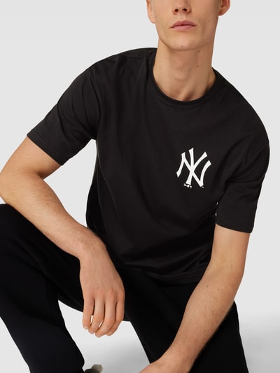 New Era T-shirt z nadrukiem z logo model ‘LEAGUE ESSENTIALS’ Czarny 3