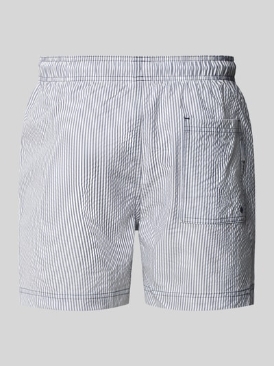 Produktfoto, weiß-blau gestreifte Badehose aus Seersucker mit elastischem Bund und Kordelzug Modell 'MAUI OCEAN' von Jack & Jones, Regular-Fit für Herren