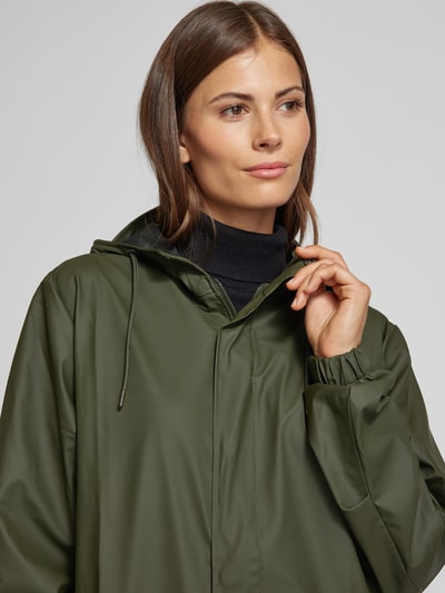 RAINS Regenmantel mit seitlichen Pattentaschen Modell 'Fishtail' Khaki 3