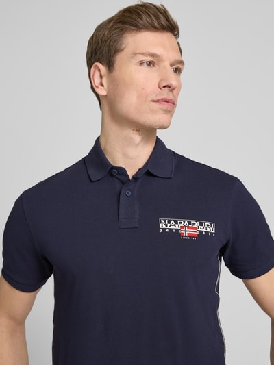 Napapijri Slim Fit Poloshirt mit Label-Print Modell 'AYLMER' Marine 3