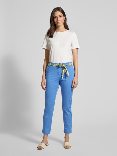 Christian Berg Woman Slim Fit Chino mit Bindegürtel Blau 1