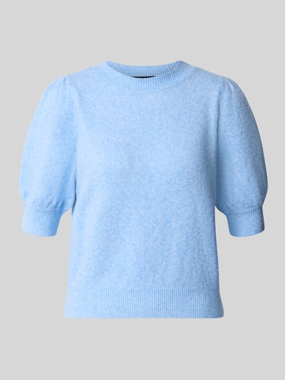 Produktfoto, hellblauer Regular Fit Pullover mit Rundhals Ausschnitt von VERO MODA, weiche Textur, kurze Ärmel, klare Formlinien