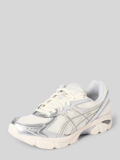Produktfoto, Sneaker mit Schnürverschluss Modell 'GT-2160' von ASICS in Weiß mit silbernen Kontraststreifen, strukturierte Sohle, abgerundete Form, Absatzhöhe 4 cm, Schafthöhe 7 cm, Schaftweite 7 cm