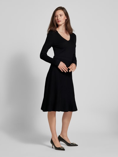 ROBE LÉGÈRE Knielanges Strickkleid mit V-Ausschnitt Black 1