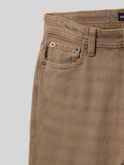 Jack & Jones Jeansy o kroju straight fit z naszywką z logo model ‘Iron’ Beżowy 2