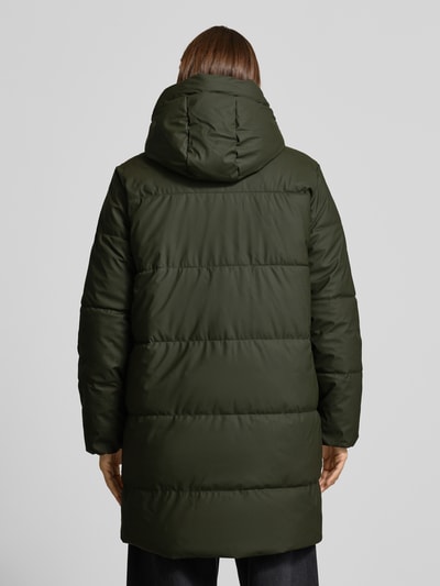 Vero Moda Płaszcz pikowany o kroju regular fit z kapturem model ‘GREATAKYLIE’ Oliwkowy 5