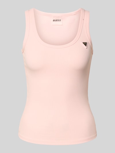 Produktfoto, Slim Fit Top aus Viskose-Mix Modell 'Colette' von Guess Activewear, jasnoróżowy, logo, okrągły dekolt, struktura prążkowana.