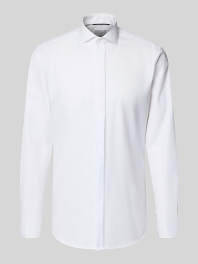 Produktfoto, Slim Fit Business-Hemd mit verdeckter Knopfleiste von ETERNA, weiß, reine Baumwolle, Haifischkragen, glatte Textur.