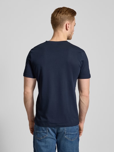 s.Oliver RED LABEL Regular Fit T-Shirt aus reiner Baumwolle mit V-Ausschnitt Dunkelblau 5