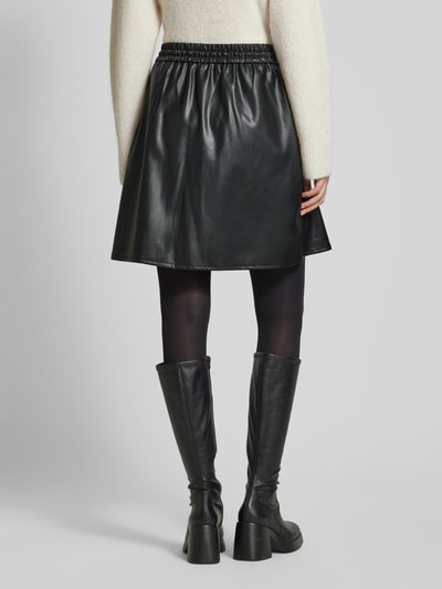 Vila Knielange rok in leerlook, modell 'DAGMAR' Zwart - 5