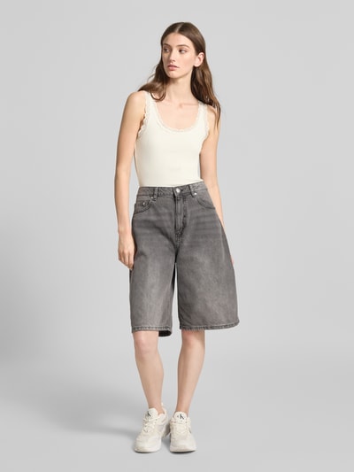 ONLY Regular Fit Tank Top mit Frill am Saum Modell 'SARA' Offwhite 1