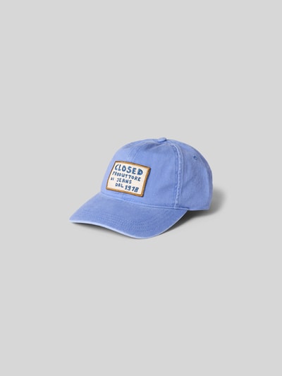Produktfoto, Base Cap met logopatch van closed van puur katoen in denimlook met statement-stitching en strapback, blauwe kleur, eenvoudige vorm, zachte textuur