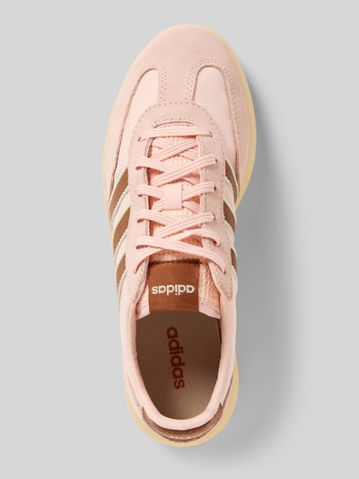 Produktfoto, Sneaker aus Leder-Textil-Mix Modell 'BARREDA DECODE' von adidas Sportswear, rosa und beige Töne, abgerundete Spitze, Schnürung, Gummisohle, Absatzhöhe 5 cm, Schafthöhe 7 cm, Schaftweite 6 cm, Draufsicht.