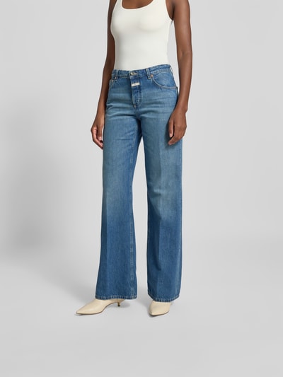 Closed Flared Fit Jeans mit Logo-Patch Jeansblau 4